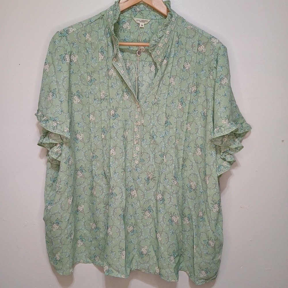 Max Studio London Women's 3X Blouse Light Green Floral Flutter Sleeves NWT!